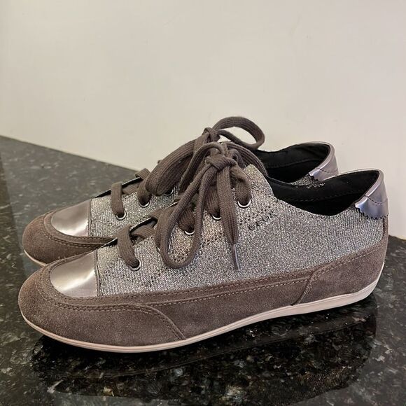 Women’s Geox Respira Brown Suede Sparkle Shoe with laces. Size 6. - Picture 4 of 8